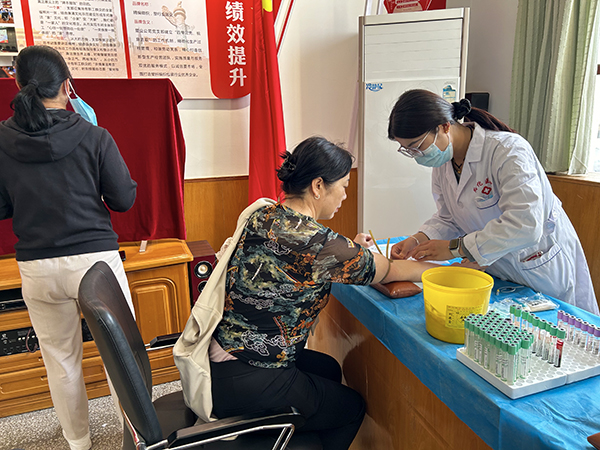 4月24日，公司聘請紅化醫(yī)院為車間勞務用工進行職業(yè)健康體檢。.jpg